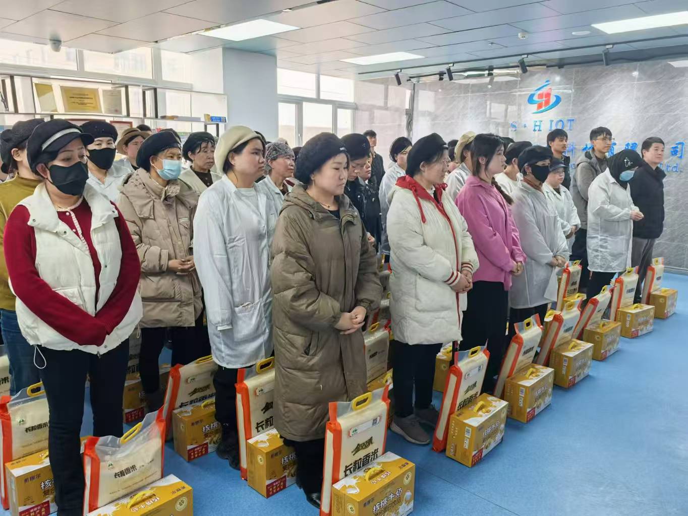 欧博abg官网集团宁夏分公司RFID智能卡工厂开斋送暖 共筑协调企业家园