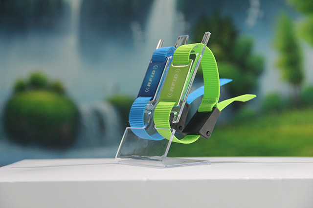 数字人民币可视卡“硬钱包”来了，，，，，，，碰一碰即可支付