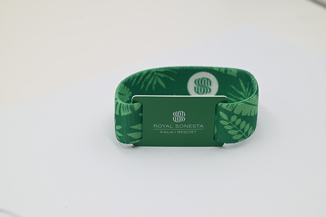 和接触式IC卡相比，，，，非接触式卡有什么样的优点？？？？