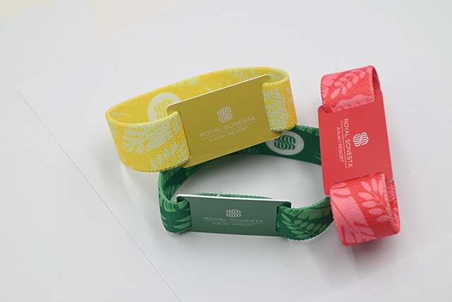 RFID手艺的应用规模很是普遍，，，，，如电子停车收费治理等