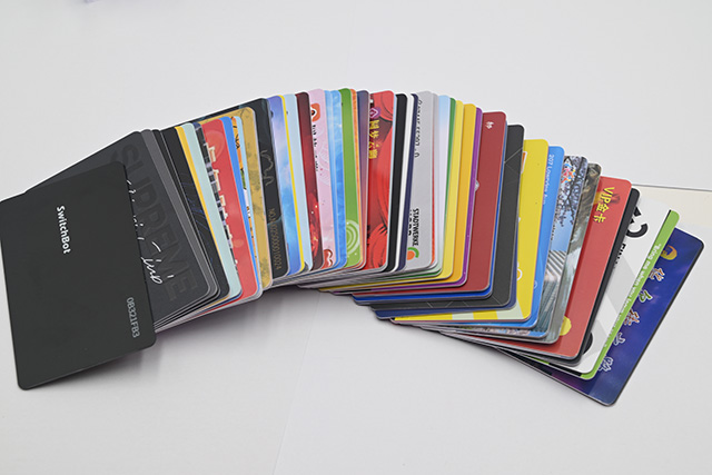 校园卡容易折断的缘故原由，，，，，，，新旧料PVC校园卡比照